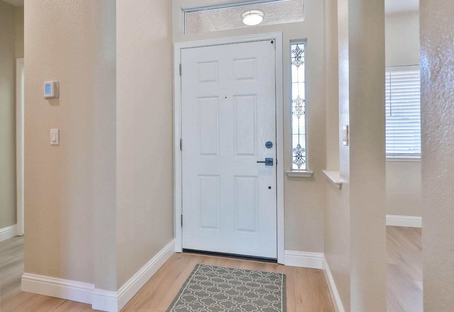 Detail Gallery Image 7 of 37 For 400 Sw Weider Ct, Folsom,  CA 95630 - 3 Beds | 2 Baths