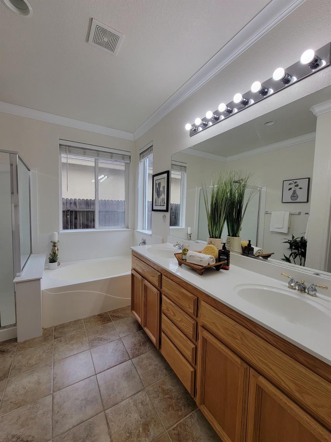 Detail Gallery Image 33 of 46 For 5693 Overleaf Way, Sacramento,  CA 95835 - 3 Beds | 2 Baths