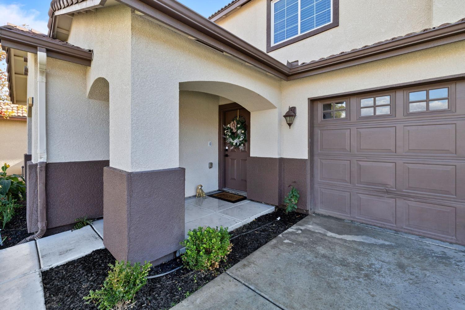 Detail Gallery Image 4 of 37 For 1373 Burgundy, Hanford,  CA 93230 - 5 Beds | 3/1 Baths