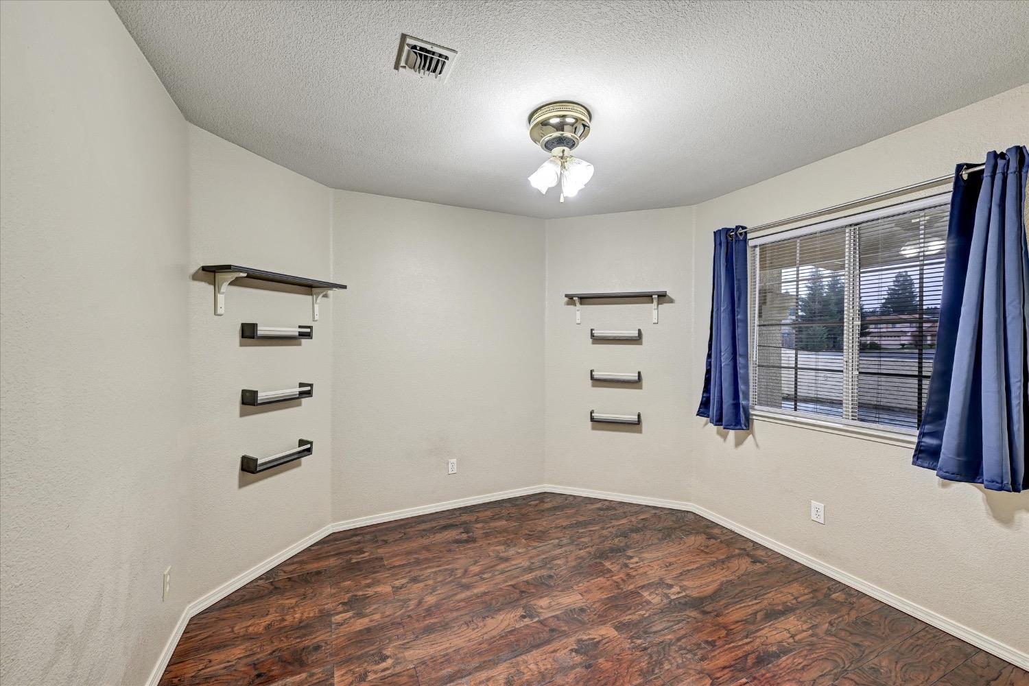 Detail Gallery Image 16 of 26 For 1807 Pebble Beach Dr, Yuba City,  CA 95993 - 3 Beds | 2 Baths