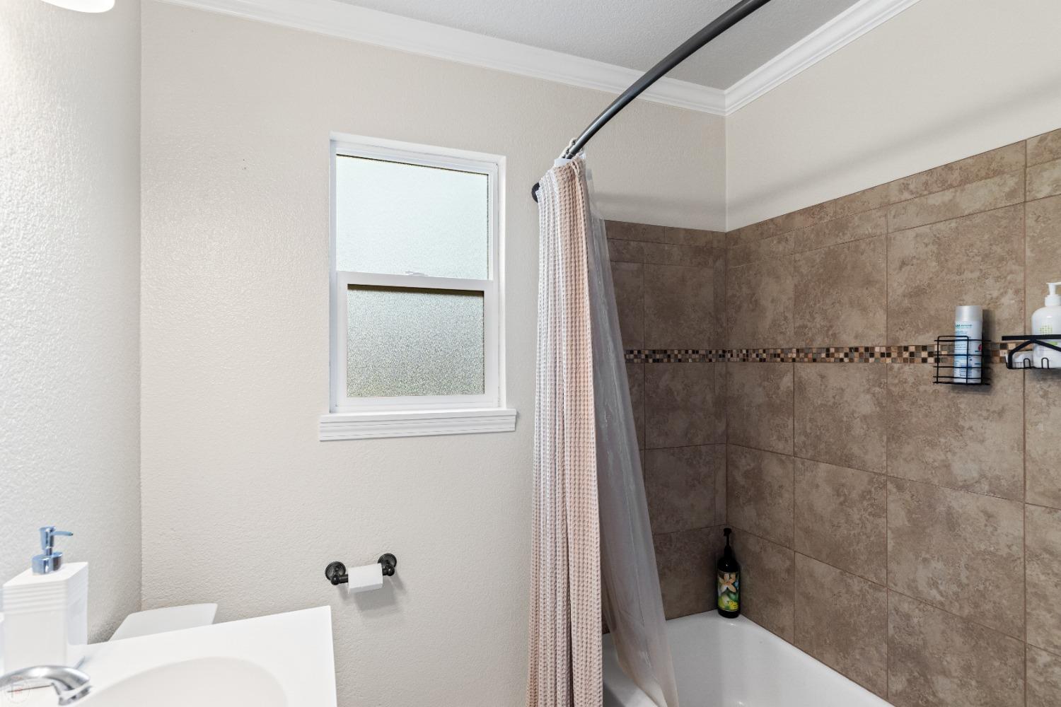 Detail Gallery Image 21 of 37 For 547 E Downs St, Stockton,  CA 95204 - 2 Beds | 1 Baths