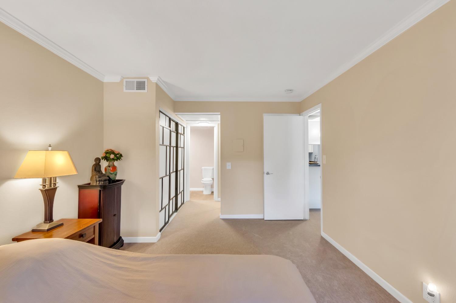 Detail Gallery Image 22 of 39 For 2454 Larkspur Ln #327,  Sacramento,  CA 95825 - 1 Beds | 1 Baths