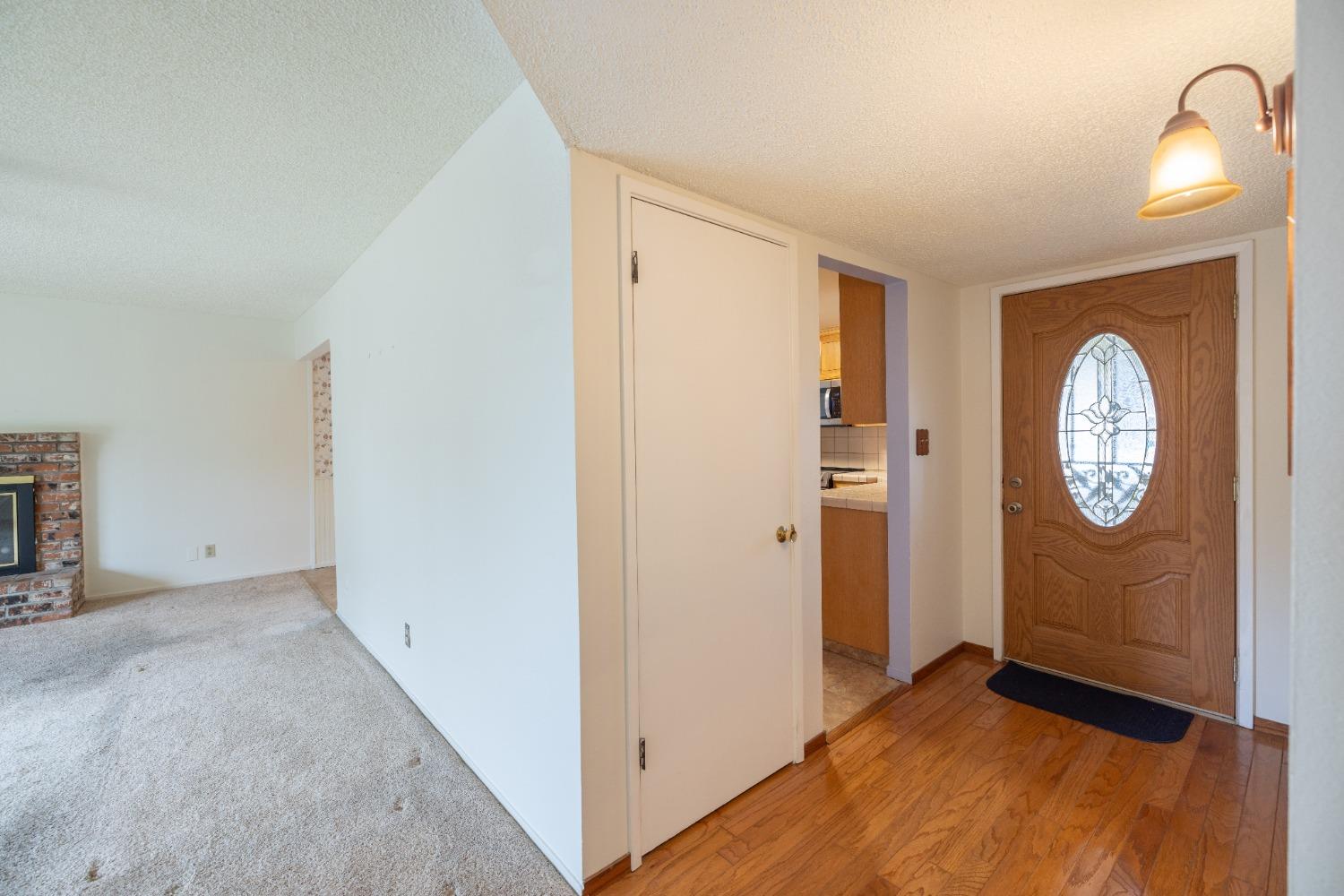 Detail Gallery Image 5 of 38 For 7226 Hemet Ave, Stockton,  CA 95207 - 3 Beds | 2 Baths