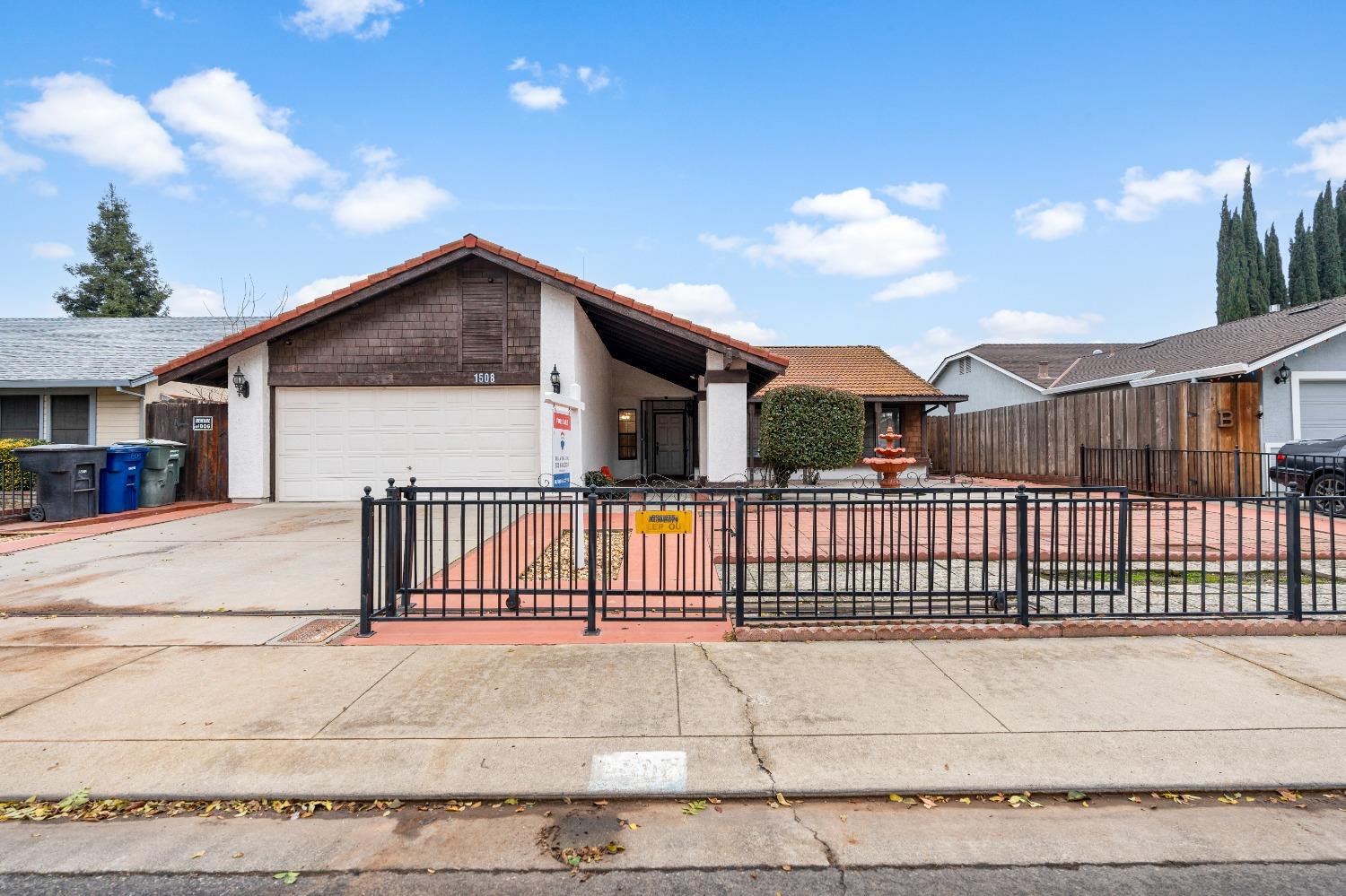 Detail Gallery Image 1 of 28 For 1508 Prairie Dog Dr, Modesto,  CA 95355 - 3 Beds | 2 Baths