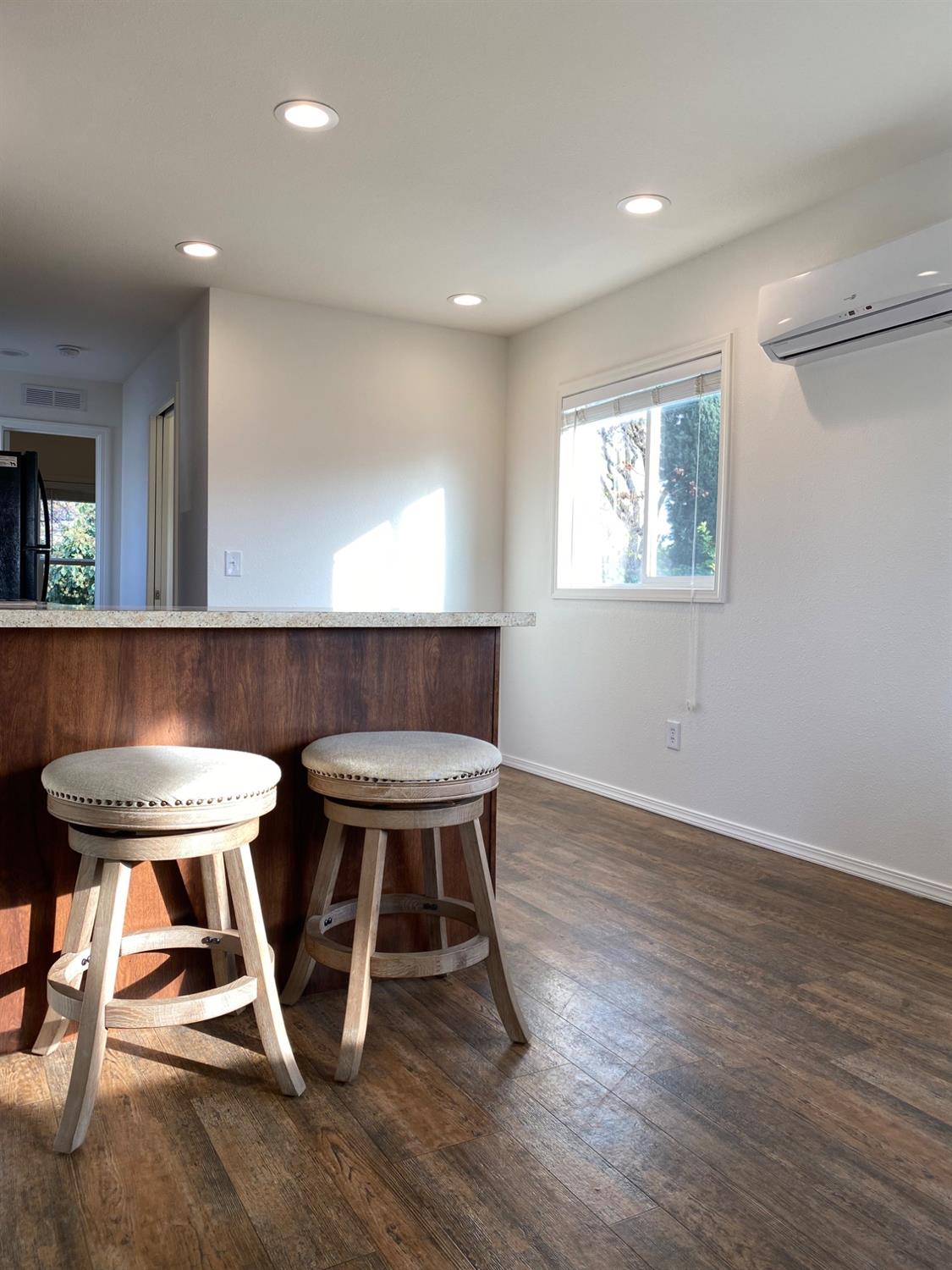 Detail Gallery Image 3 of 29 For 7523 Hazelnut Ln 123, Sacramento,  CA 95828 - 1 Beds | 1 Baths