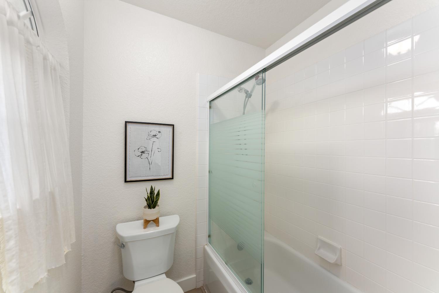 Detail Gallery Image 41 of 57 For 5901 Pebble Creek Dr, Rocklin,  CA 95765 - 4 Beds | 2/1 Baths