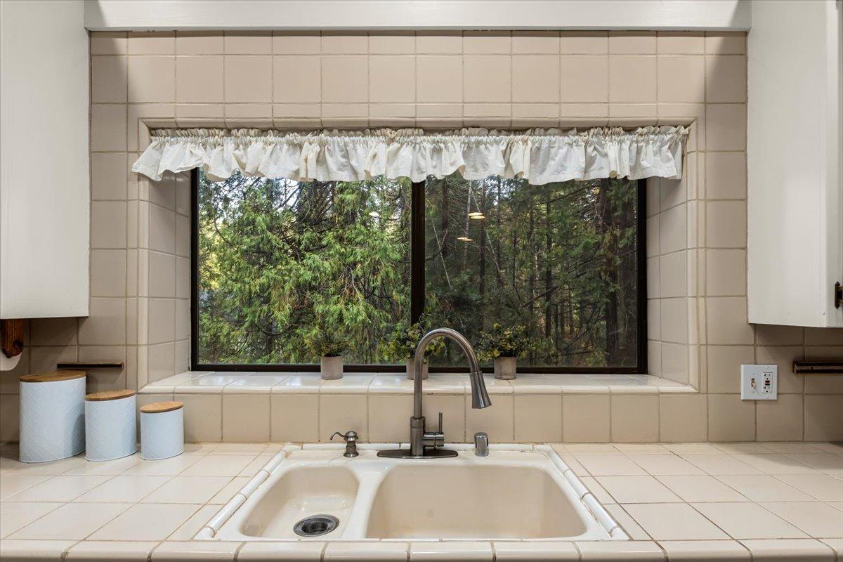 Detail Gallery Image 16 of 38 For 11600 Willow Valley Rd, Nevada City,  CA 95959 - 3 Beds | 2/1 Baths