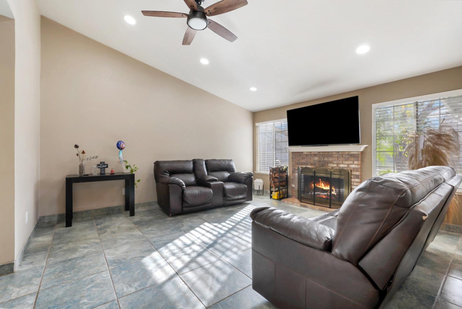 Detail Gallery Image 5 of 36 For 1375 Christina Dr, Tracy,  CA 95376 - 3 Beds | 2 Baths