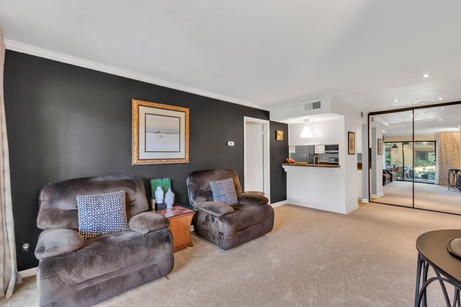 Detail Gallery Image 10 of 39 For 2454 Larkspur Ln #327,  Sacramento,  CA 95825 - 1 Beds | 1 Baths