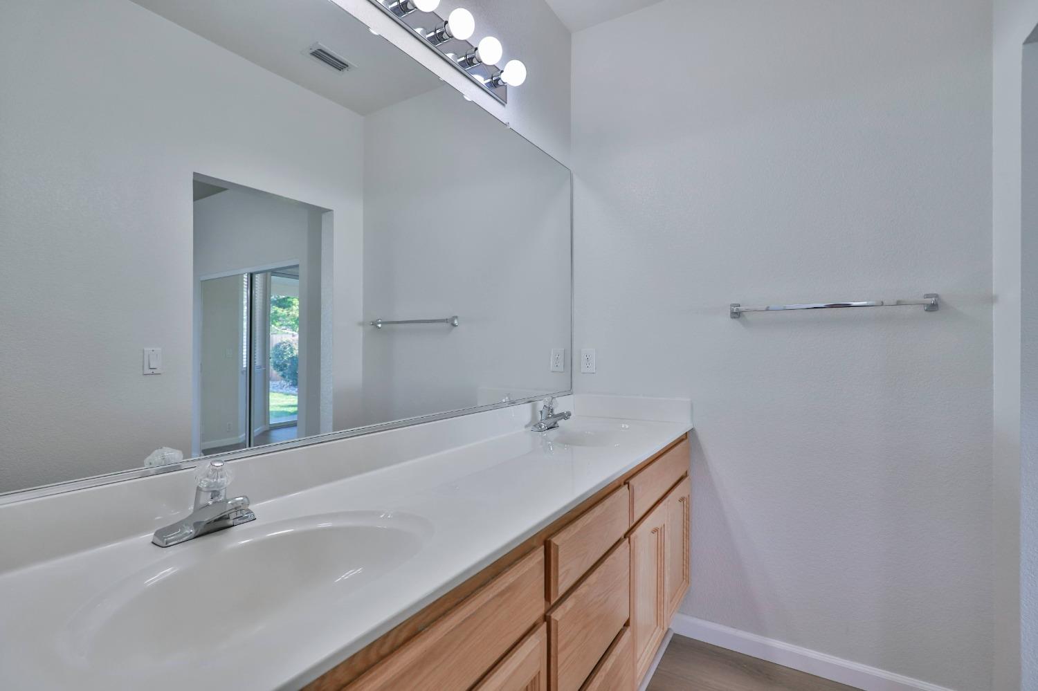 Detail Gallery Image 17 of 37 For 400 Sw Weider Ct, Folsom,  CA 95630 - 3 Beds | 2 Baths