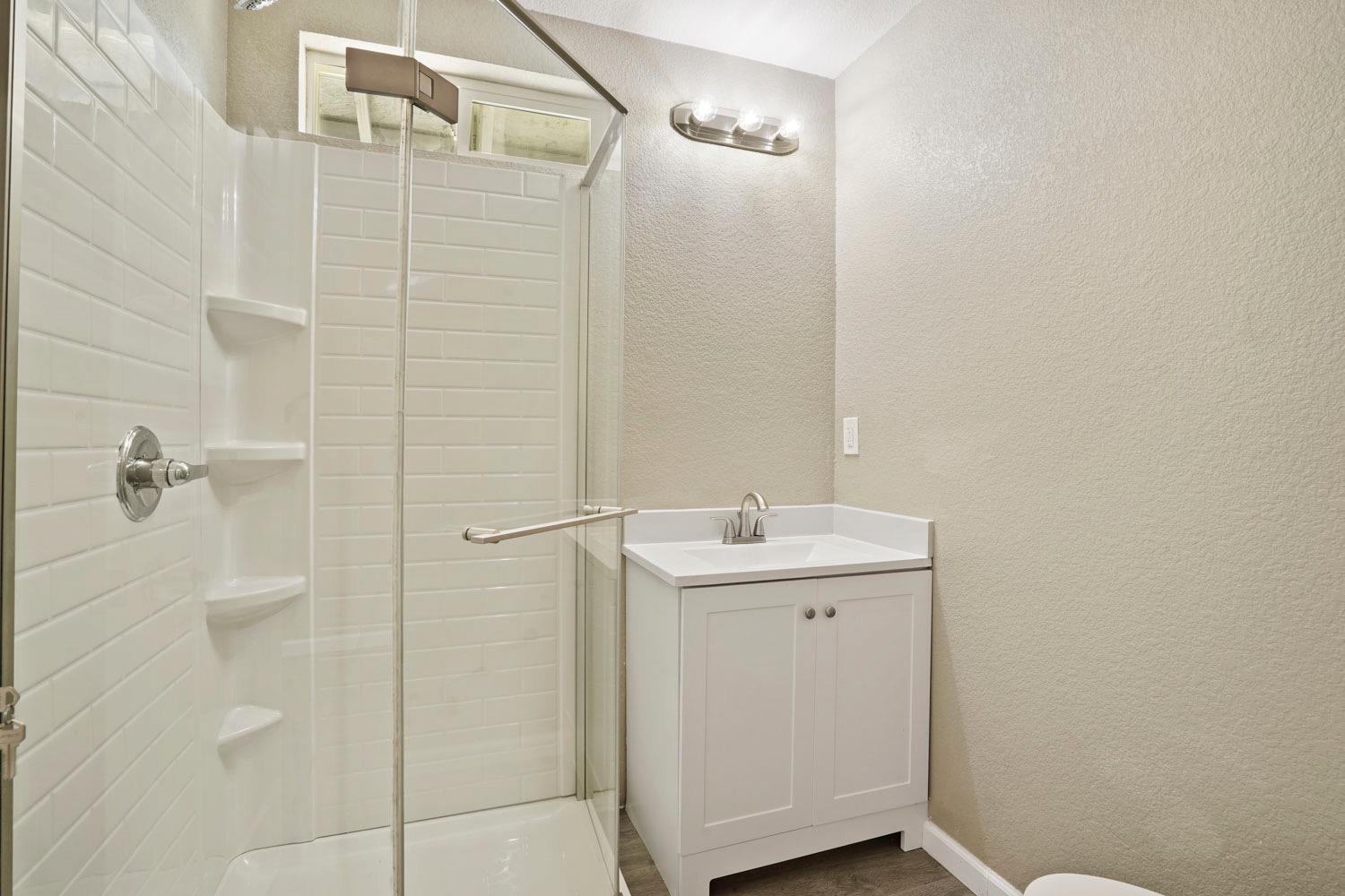 Detail Gallery Image 6 of 12 For 304 B St, Waterford,  CA 95386 - 2 Beds | 1 Baths