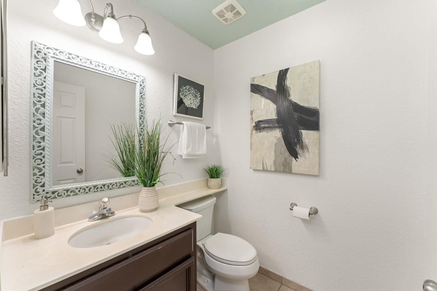 Detail Gallery Image 25 of 57 For 5901 Pebble Creek Dr, Rocklin,  CA 95765 - 4 Beds | 2/1 Baths