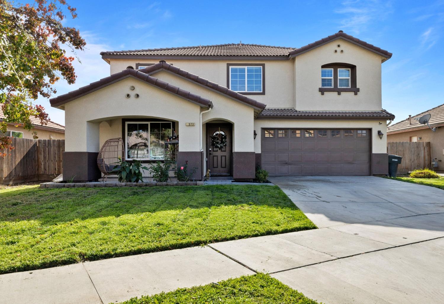 Detail Gallery Image 1 of 37 For 1373 Burgundy, Hanford,  CA 93230 - 5 Beds | 3/1 Baths