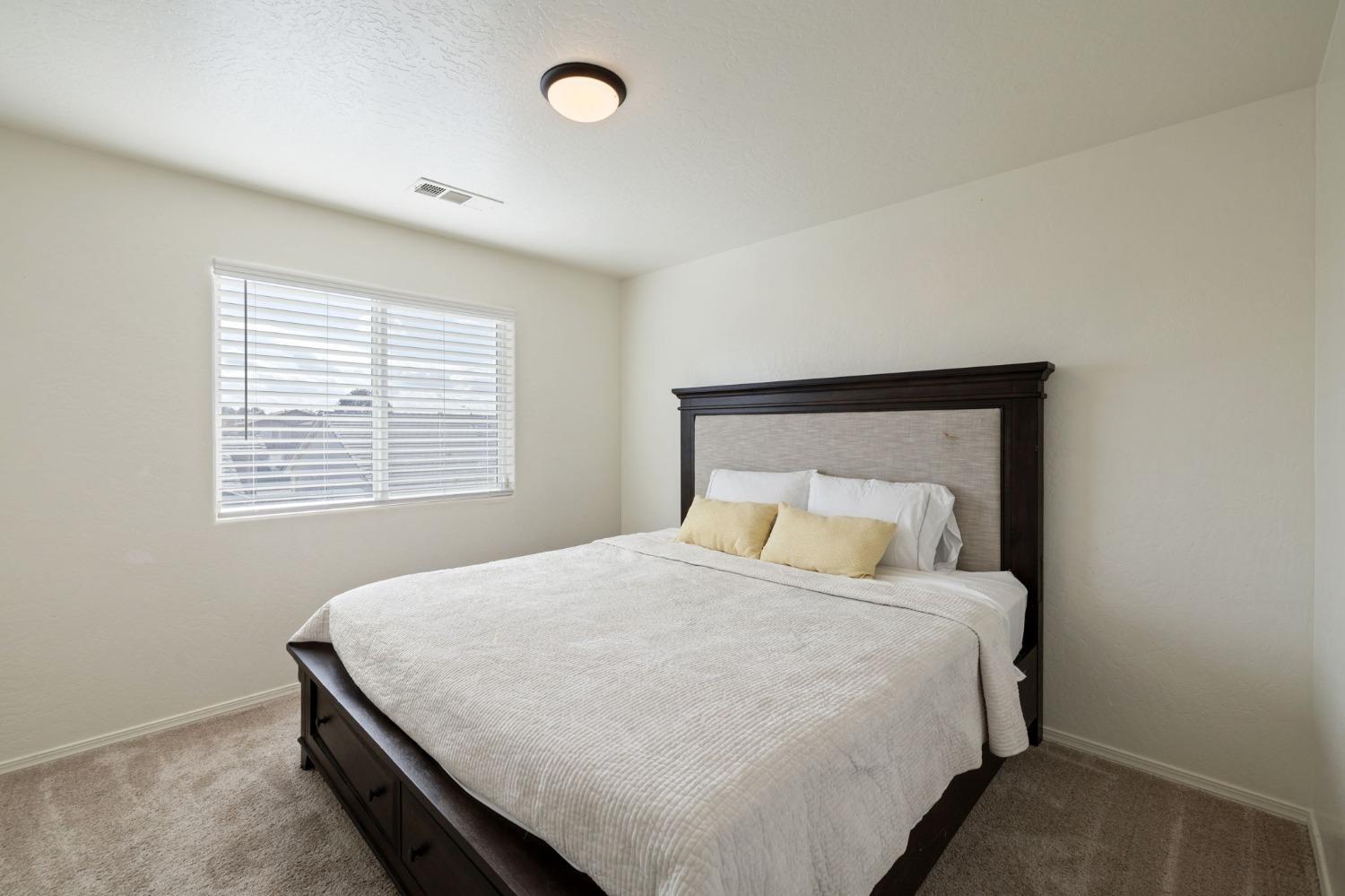 Detail Gallery Image 23 of 37 For 1373 Burgundy, Hanford,  CA 93230 - 5 Beds | 3/1 Baths