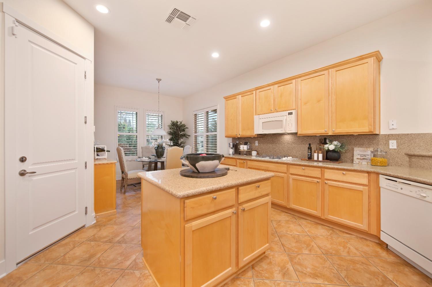 Detail Gallery Image 13 of 41 For 2600 Blue Heron Loop, Lincoln,  CA 95648 - 2 Beds | 2/1 Baths