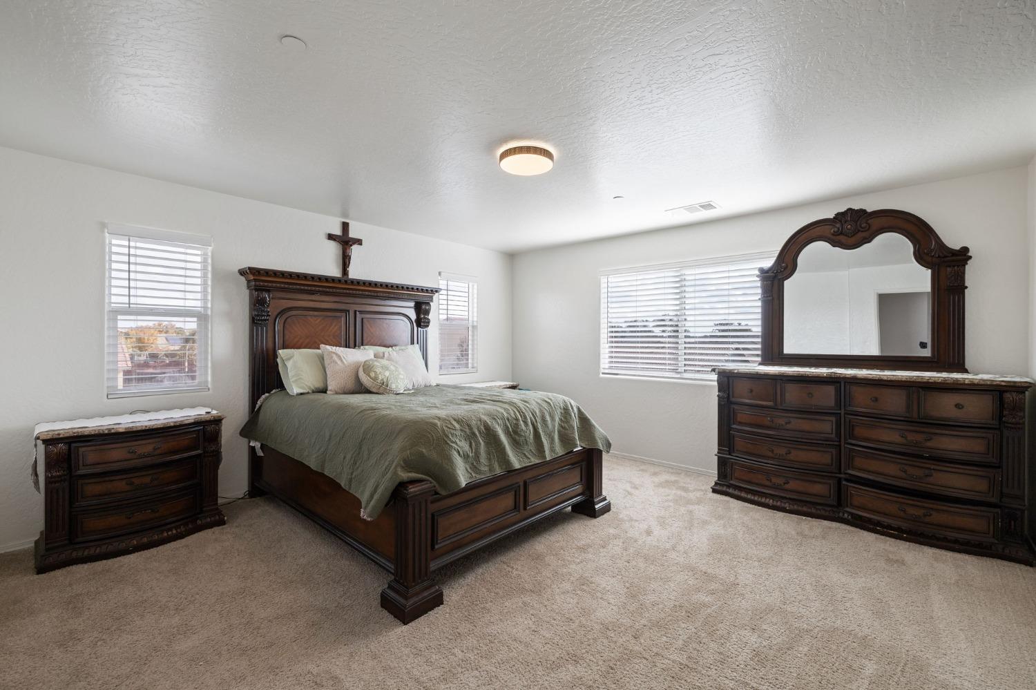 Detail Gallery Image 30 of 37 For 1373 Burgundy, Hanford,  CA 93230 - 5 Beds | 3/1 Baths