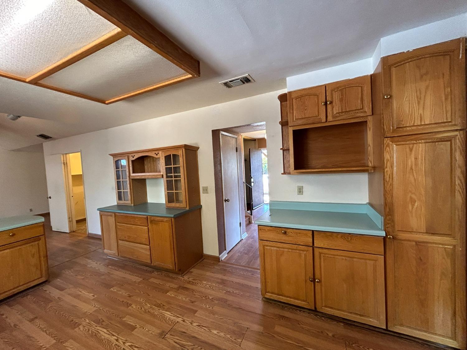 Detail Gallery Image 3 of 19 For 7625 Glenmont Way, Antelope,  CA 95843 - 4 Beds | 2/1 Baths