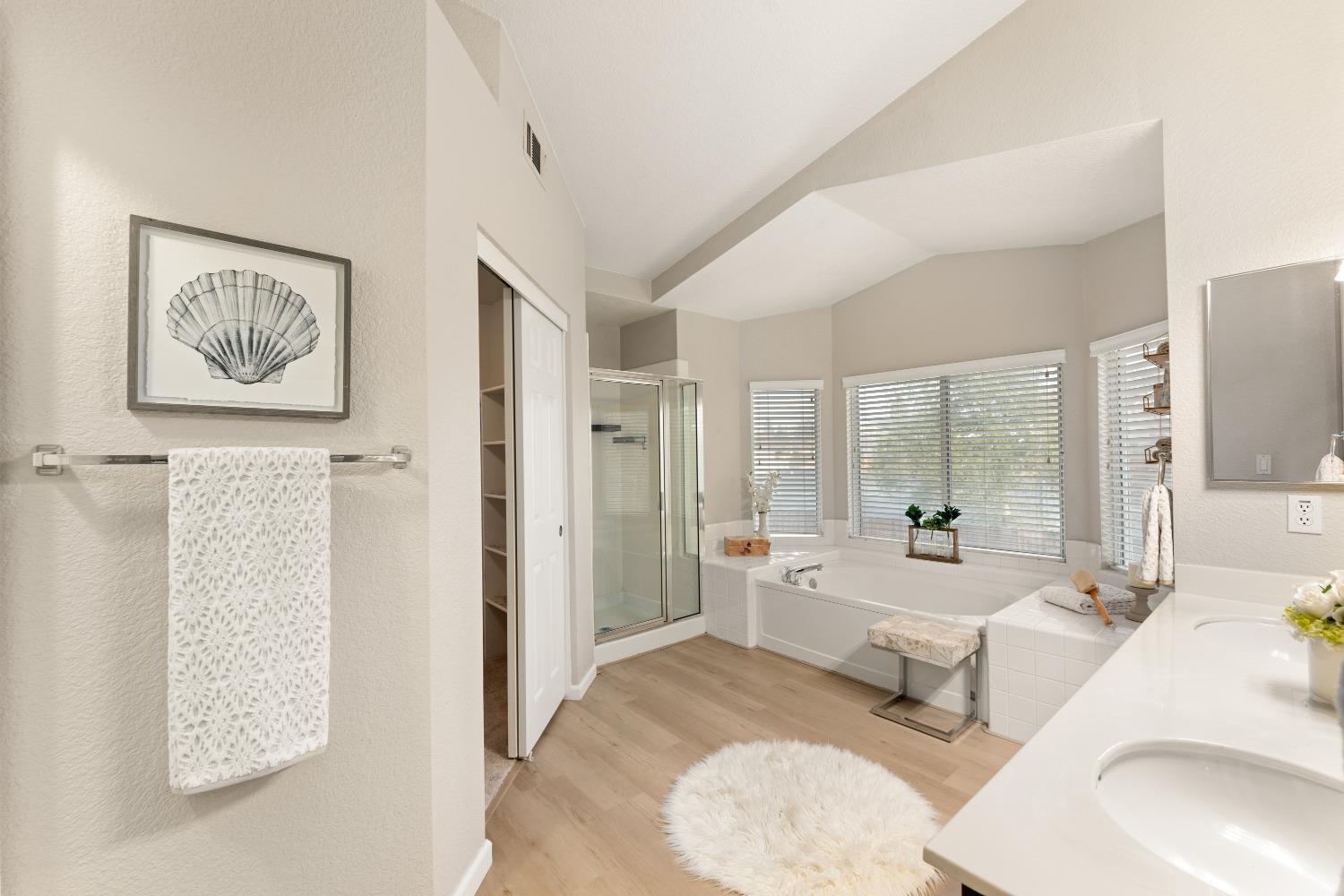 Detail Gallery Image 5 of 57 For 5901 Pebble Creek Dr, Rocklin,  CA 95765 - 4 Beds | 2/1 Baths