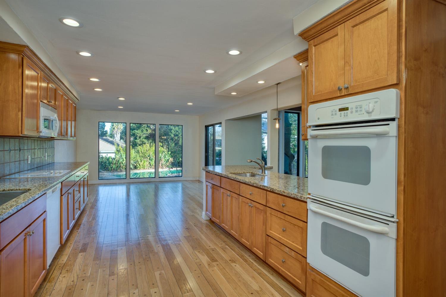 Detail Gallery Image 10 of 38 For 14861 Trinidad Dr, Rancho Murieta,  CA 95683 - 4 Beds | 4 Baths