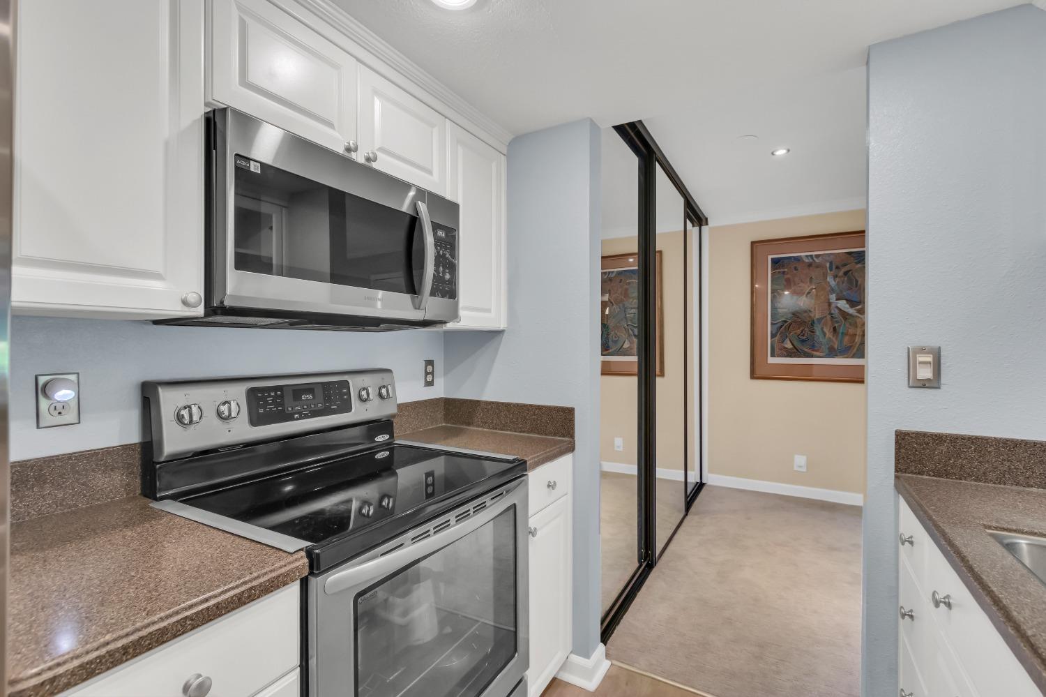 Detail Gallery Image 18 of 39 For 2454 Larkspur Ln #327,  Sacramento,  CA 95825 - 1 Beds | 1 Baths