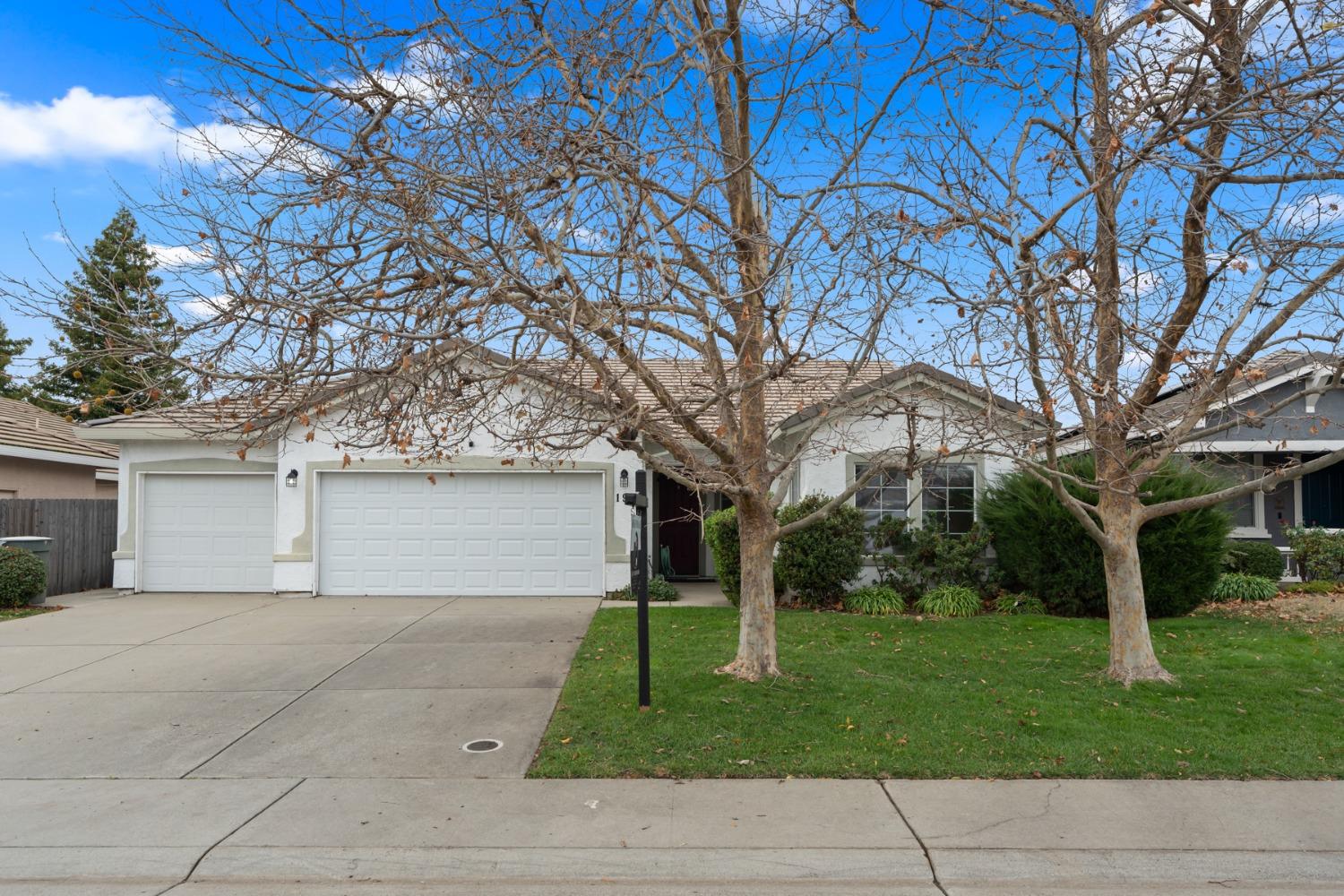 Detail Gallery Image 1 of 29 For 1975 Larkflower Way, Lincoln,  CA 95648 - 3 Beds | 2 Baths