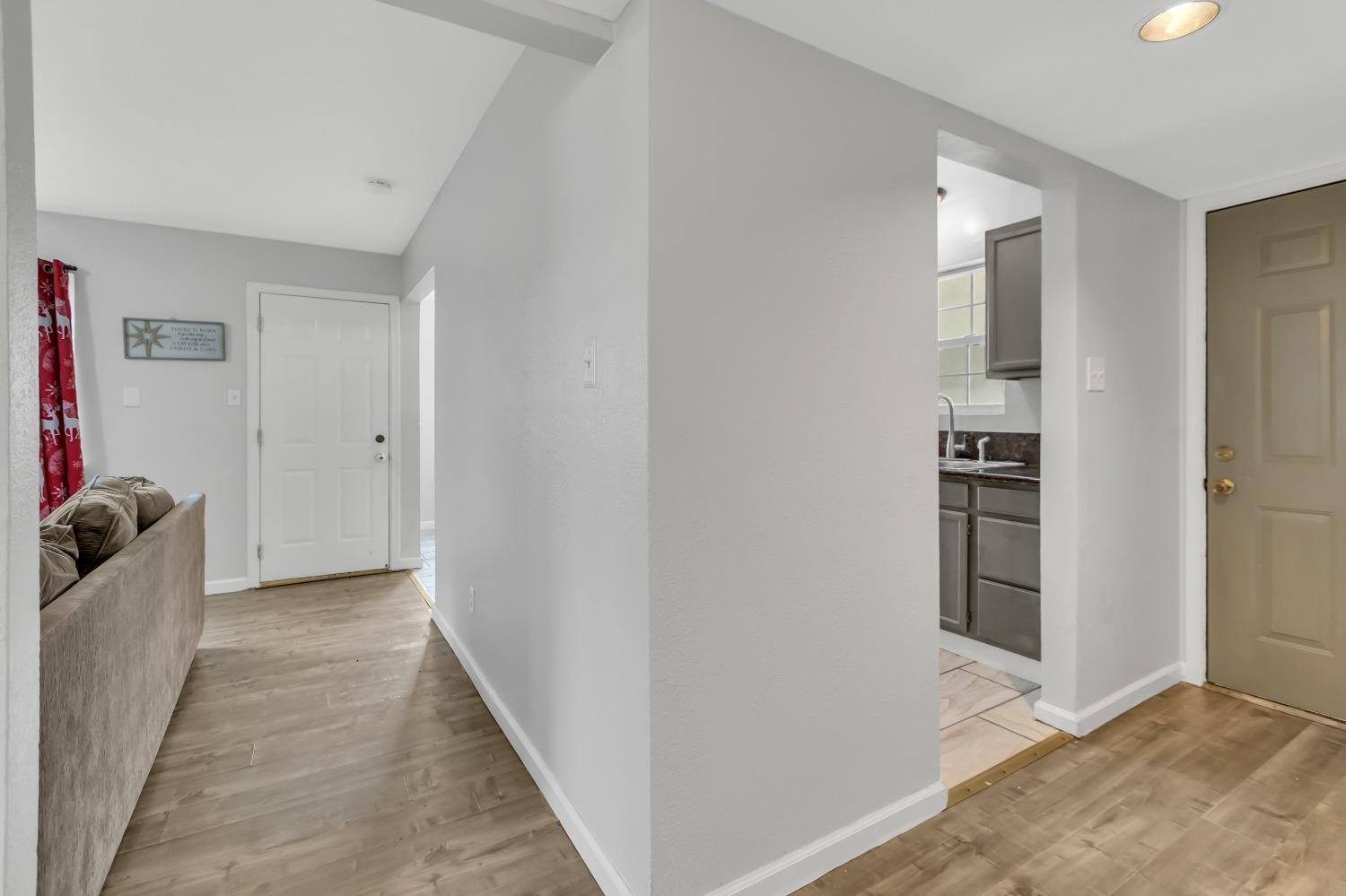 Detail Gallery Image 19 of 33 For 2021 Berg Ave, Sacramento,  CA 95822 - 3 Beds | 1/1 Baths