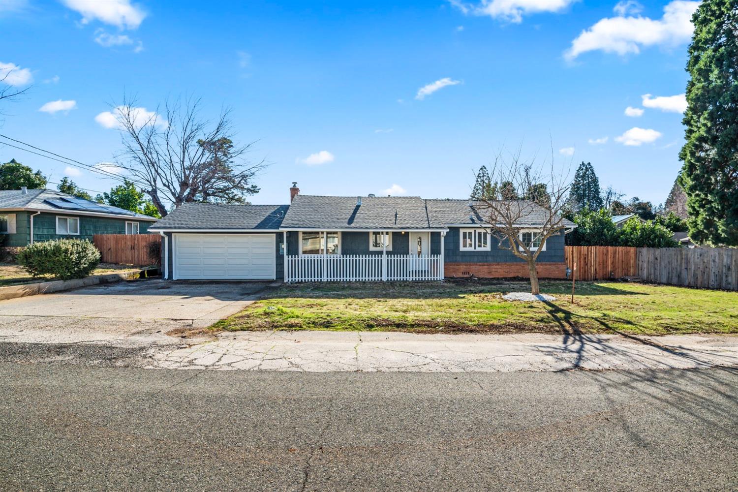 Detail Gallery Image 1 of 30 For 10697 Dolores Dr, Grass Valley,  CA 95945 - 3 Beds | 2 Baths