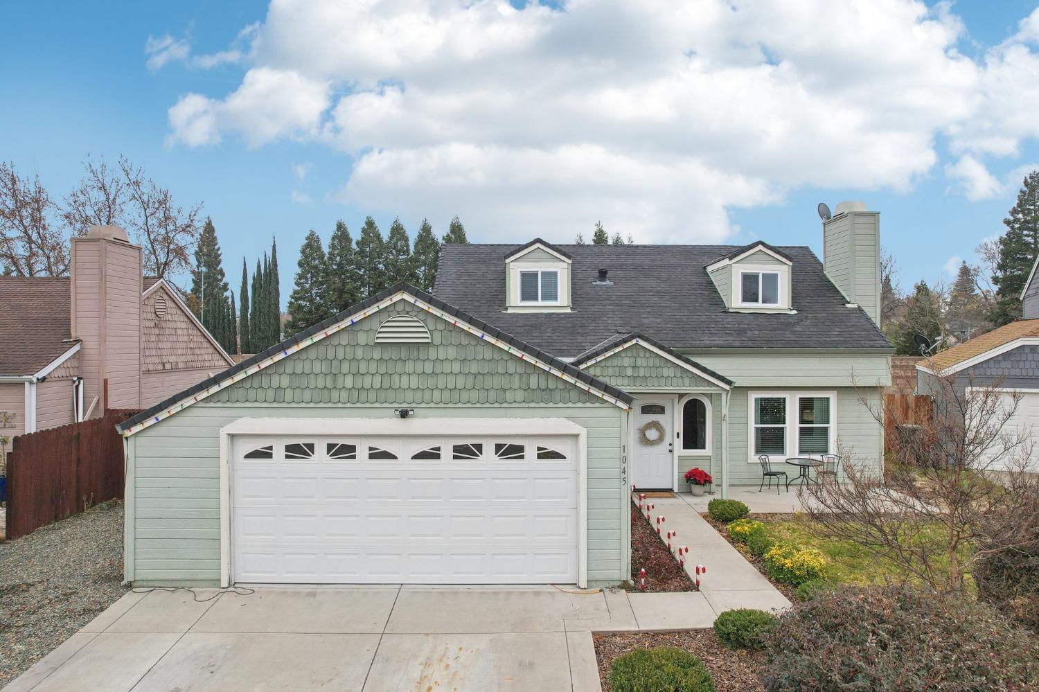 Detail Gallery Image 1 of 43 For 1045 Old Mill Cir, Roseville,  CA 95747 - 3 Beds | 2 Baths