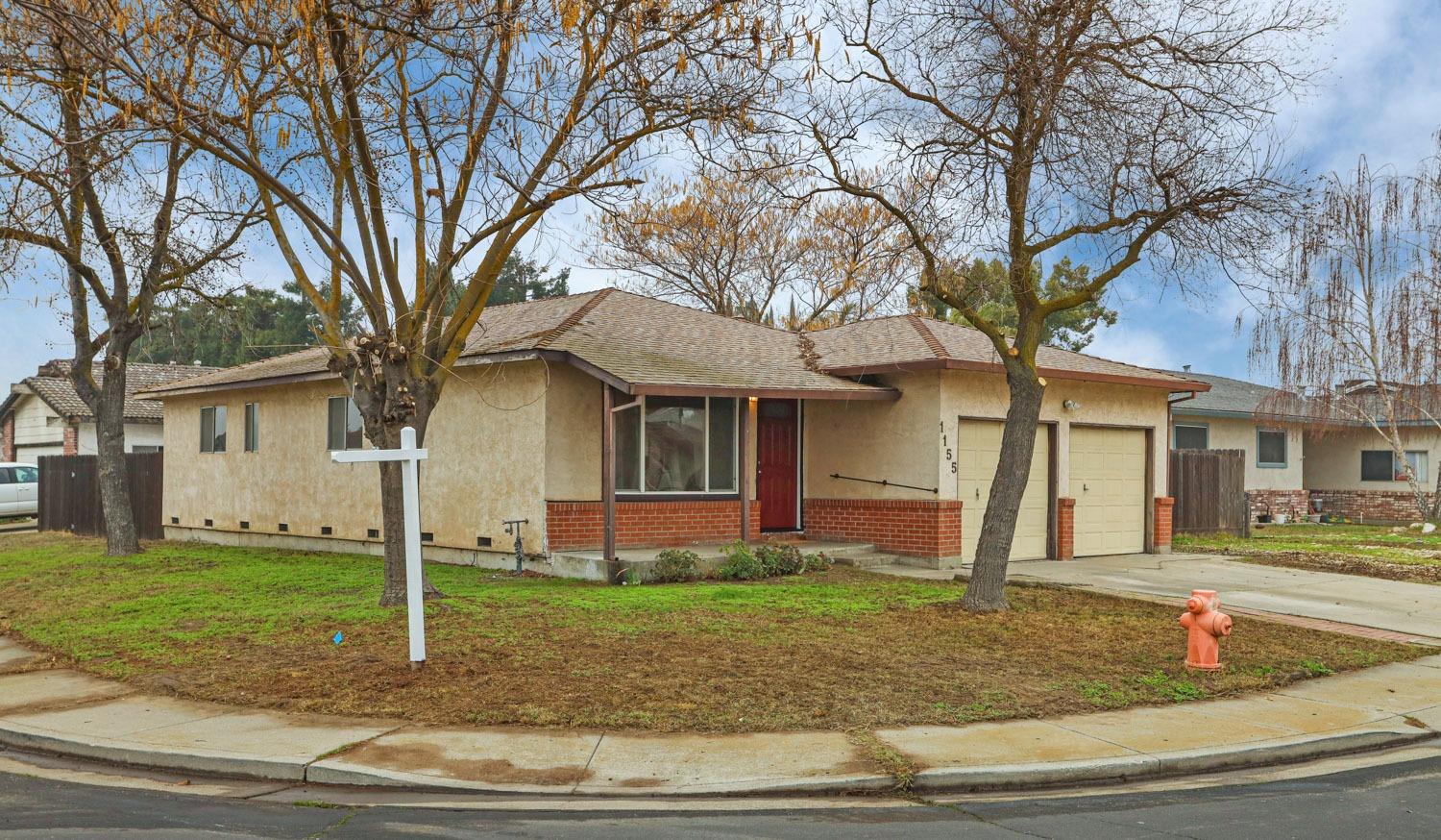 Detail Gallery Image 2 of 27 For 1155 Princeton Place, Manteca,  CA 95336 - 3 Beds | 2 Baths