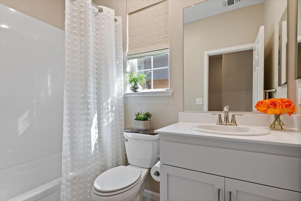 Detail Gallery Image 7 of 43 For 1639 Carson River Loop, Lincoln,  CA 95648 - 2 Beds | 2 Baths