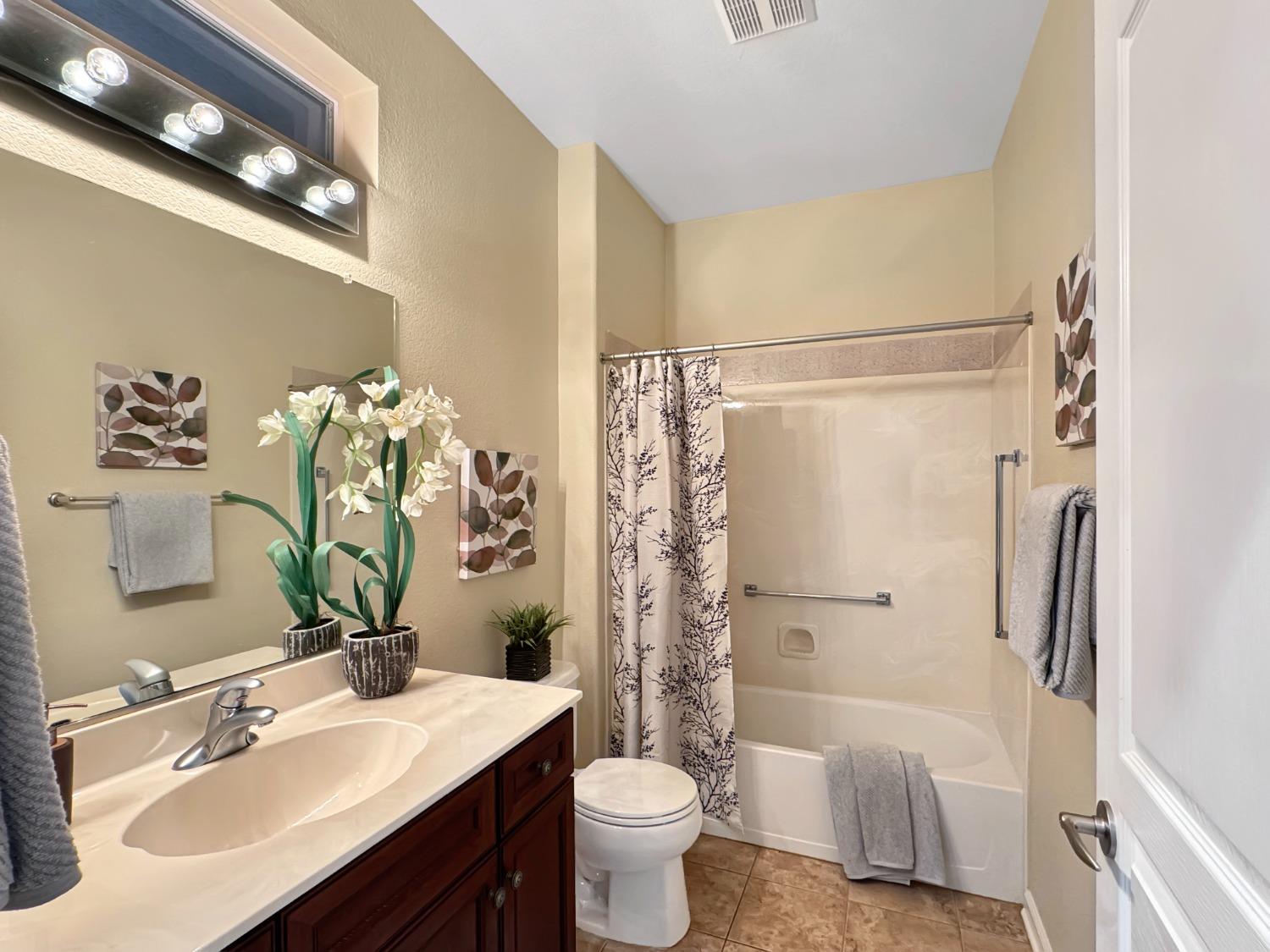 Detail Gallery Image 21 of 39 For 1939 Grand Pheasant Ln, Lincoln,  CA 95648 - 2 Beds | 2 Baths