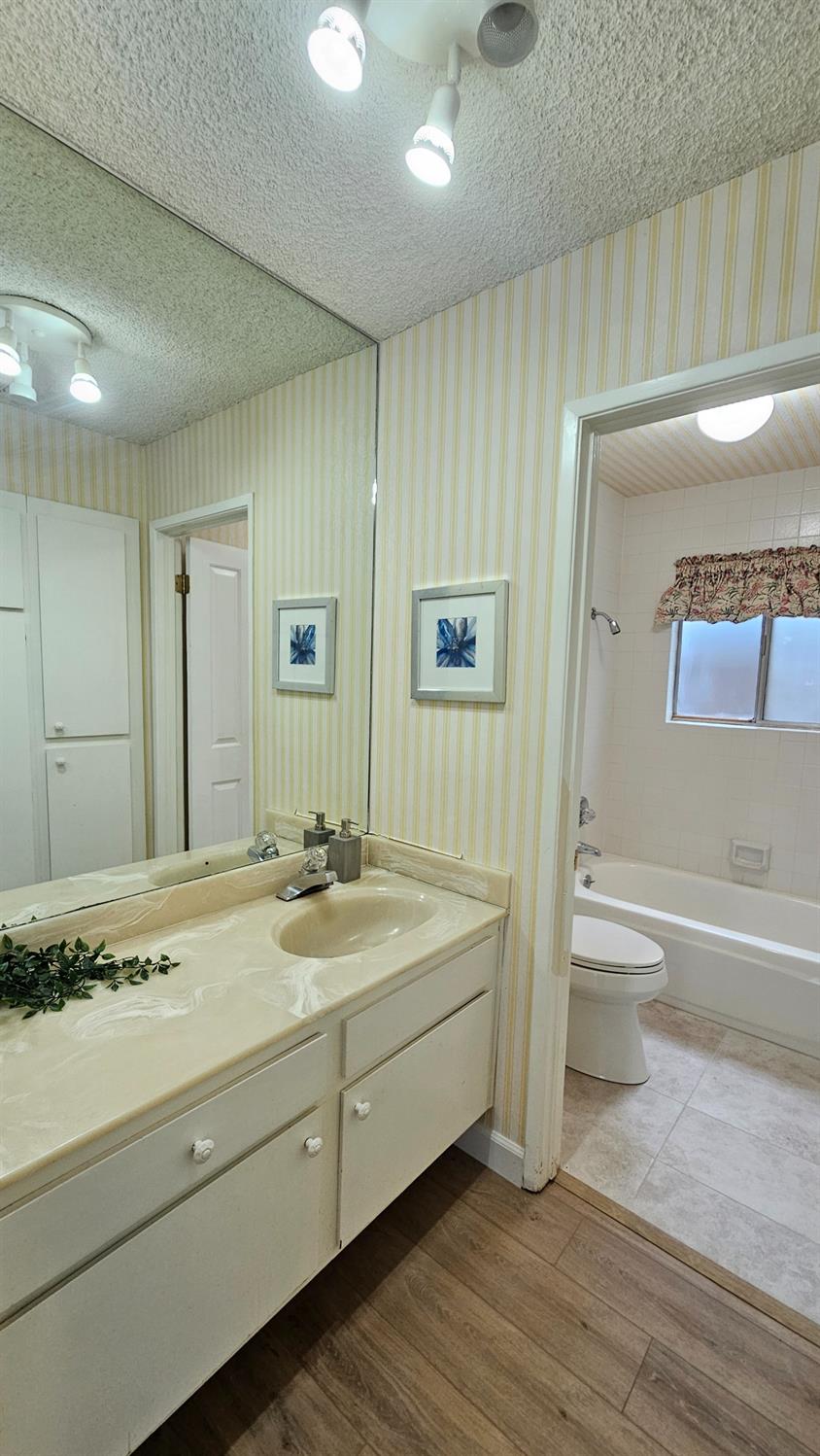 Detail Gallery Image 14 of 25 For 5250 Lake Knoll Ln, Fair Oaks,  CA 95628 - 2 Beds | 2 Baths