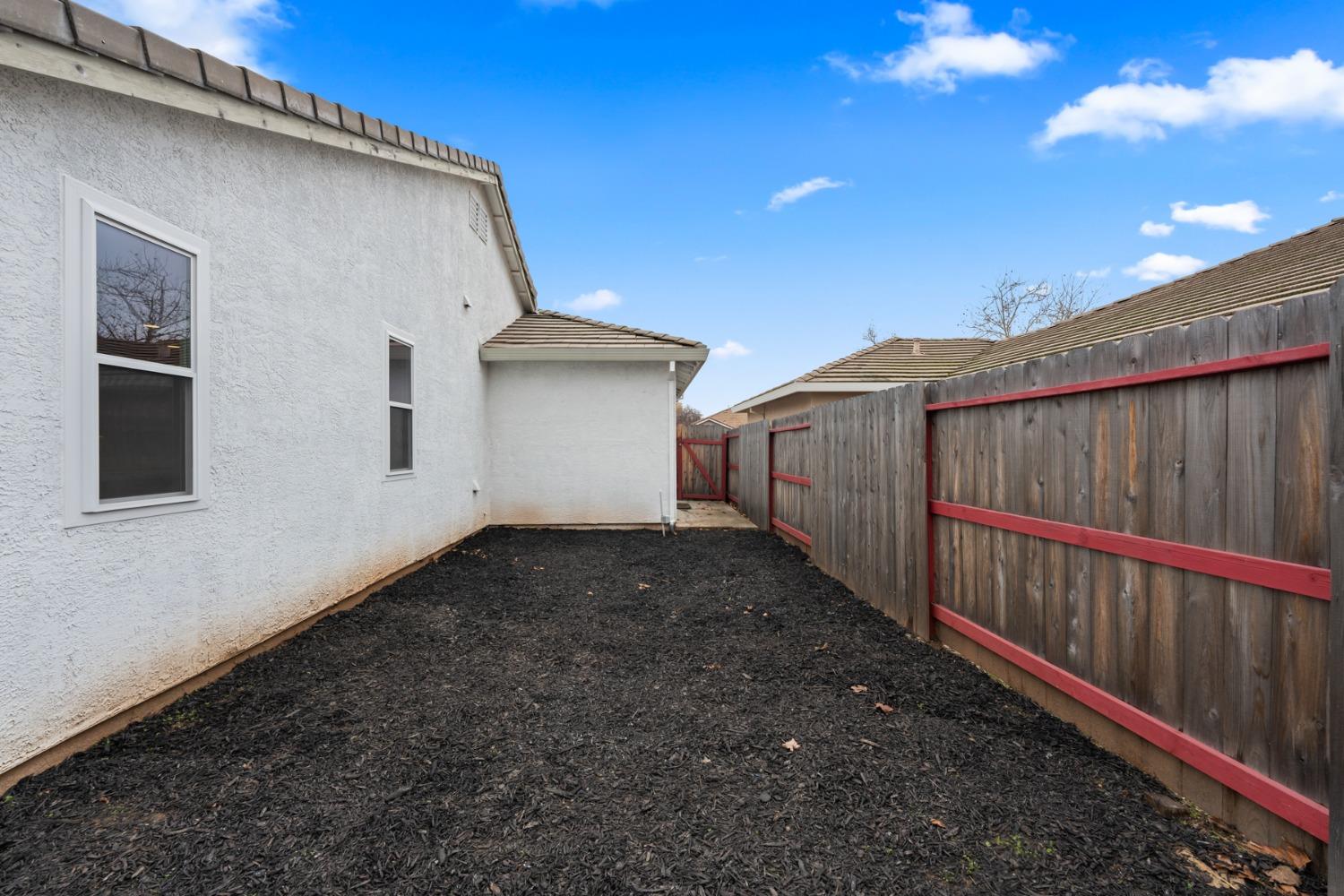 Detail Gallery Image 25 of 29 For 1975 Larkflower Way, Lincoln,  CA 95648 - 3 Beds | 2 Baths