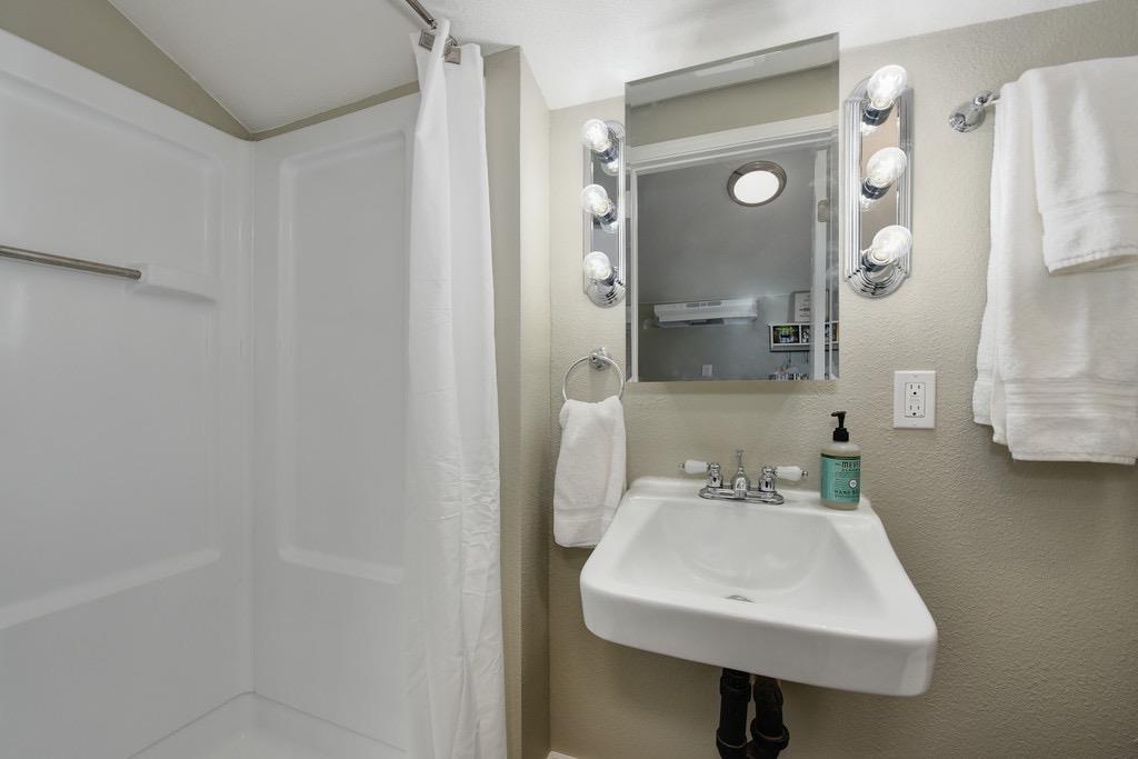 Detail Gallery Image 31 of 37 For 406 Main St, Roseville,  CA 95678 - 3 Beds | 1 Baths