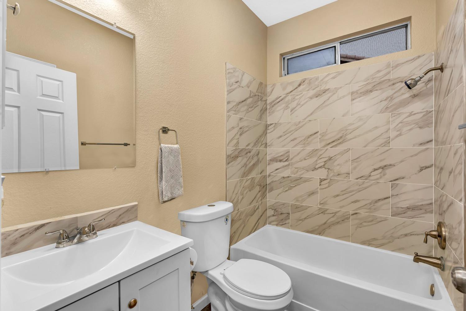 Detail Gallery Image 19 of 28 For 805 Del Rio Dr, Los Banos,  CA 93635 - 3 Beds | 2 Baths