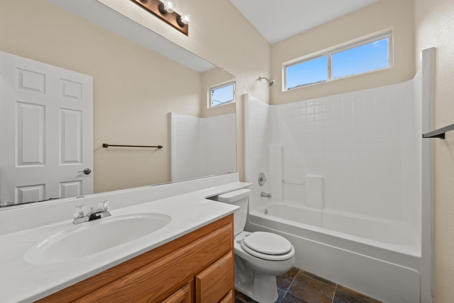 Detail Gallery Image 17 of 29 For 1975 Larkflower Way, Lincoln,  CA 95648 - 3 Beds | 2 Baths