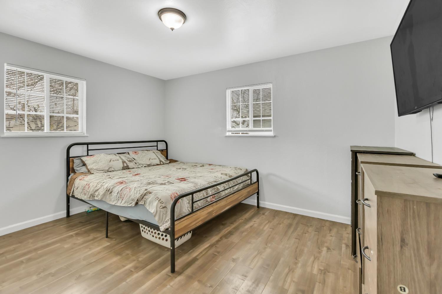 Detail Gallery Image 24 of 33 For 2021 Berg Ave, Sacramento,  CA 95822 - 3 Beds | 1/1 Baths