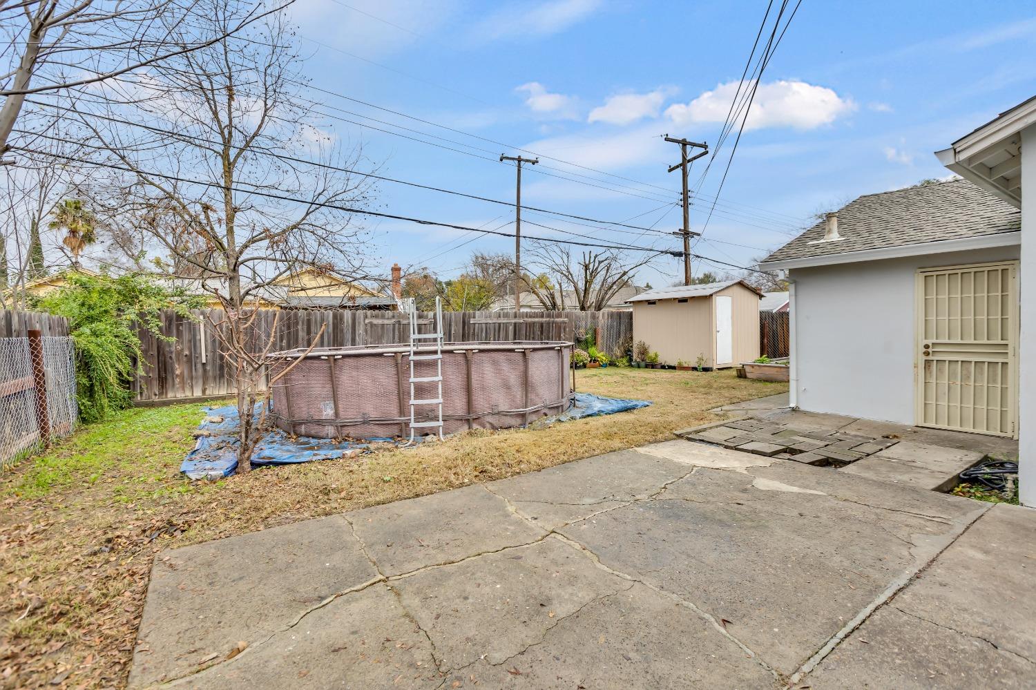 Detail Gallery Image 28 of 33 For 2021 Berg Ave, Sacramento,  CA 95822 - 3 Beds | 1/1 Baths