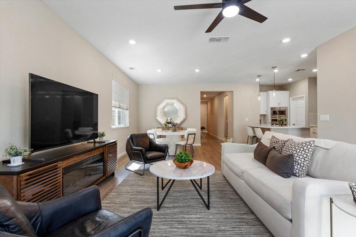 Detail Gallery Image 17 of 43 For 1639 Carson River Loop, Lincoln,  CA 95648 - 2 Beds | 2 Baths