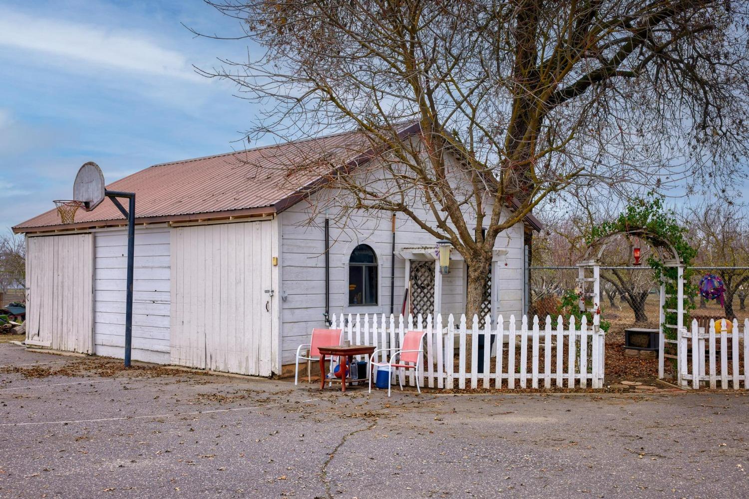 Detail Gallery Image 17 of 23 For 22131 E River Rd, Escalon,  CA 95320 - 3 Beds | 2/1 Baths