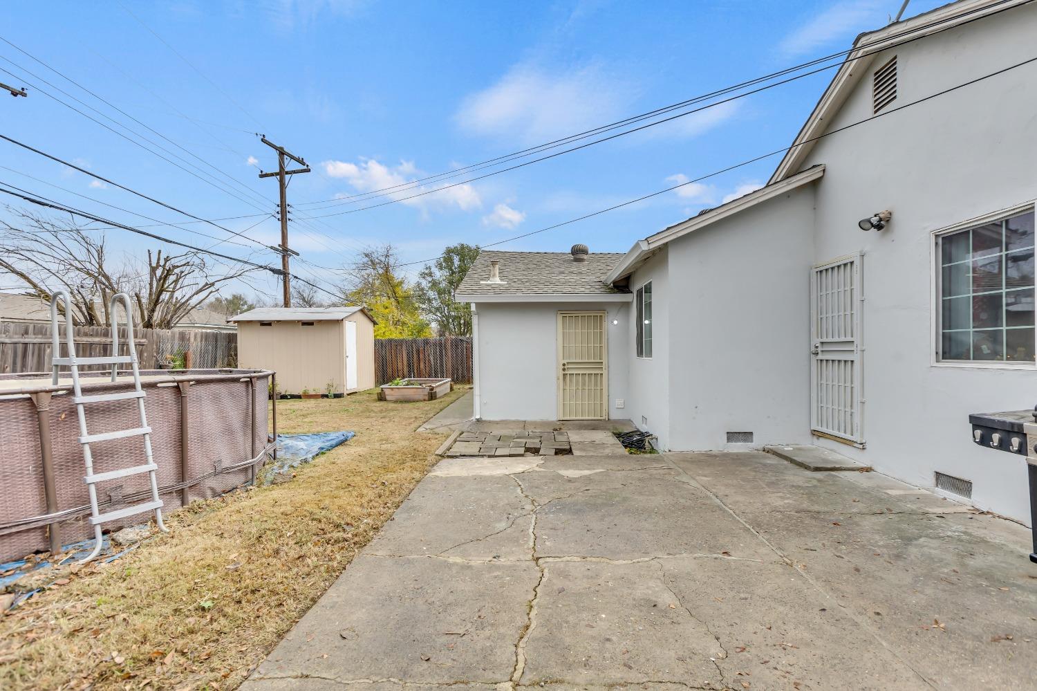 Detail Gallery Image 29 of 33 For 2021 Berg Ave, Sacramento,  CA 95822 - 3 Beds | 1/1 Baths