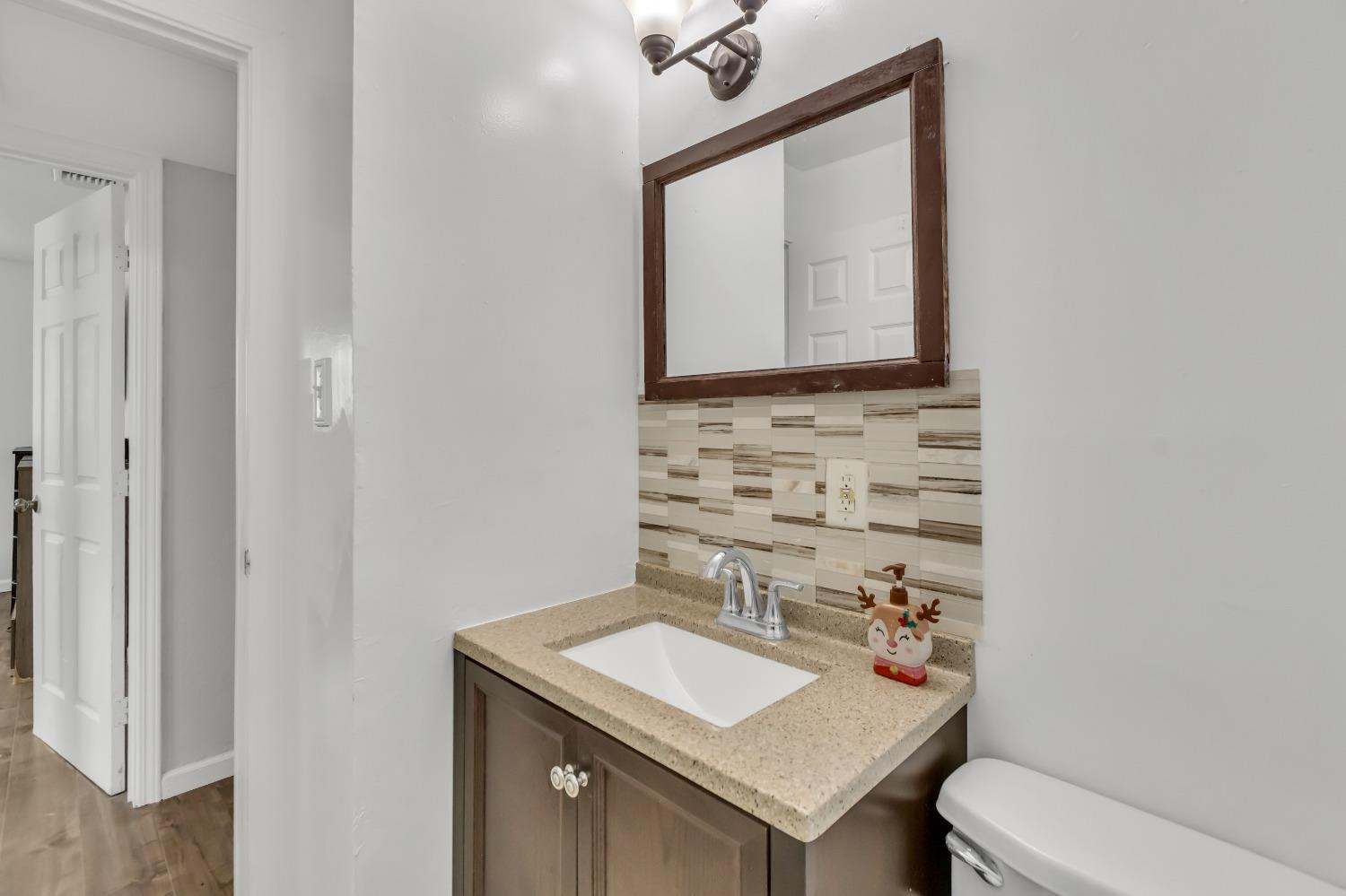 Detail Gallery Image 21 of 33 For 2021 Berg Ave, Sacramento,  CA 95822 - 3 Beds | 1/1 Baths