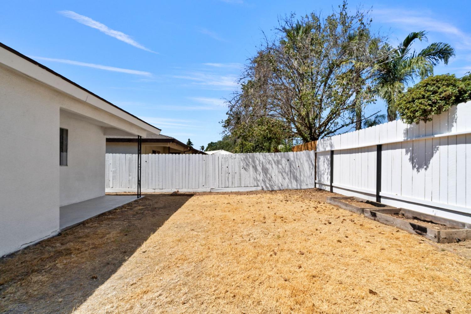 Detail Gallery Image 26 of 26 For 5066 W Ashcroft Ave, Fresno,  CA 93722 - 3 Beds | 2 Baths