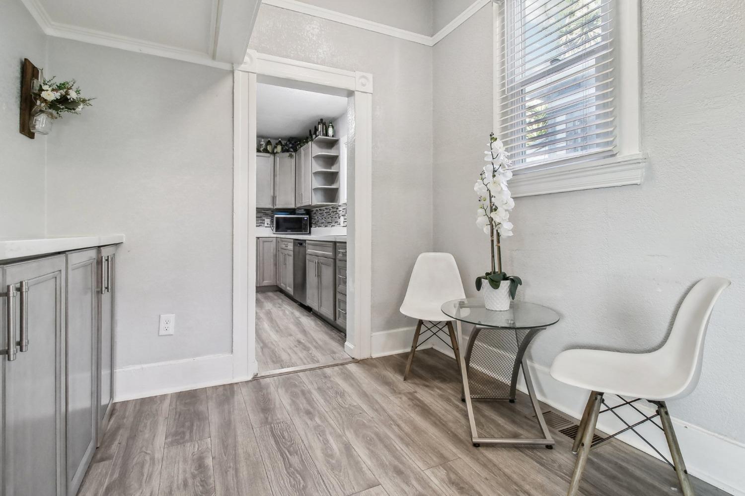 Detail Gallery Image 11 of 49 For 3133 Harrison St, Oakland,  CA 94611 - 4 Beds | 2 Baths