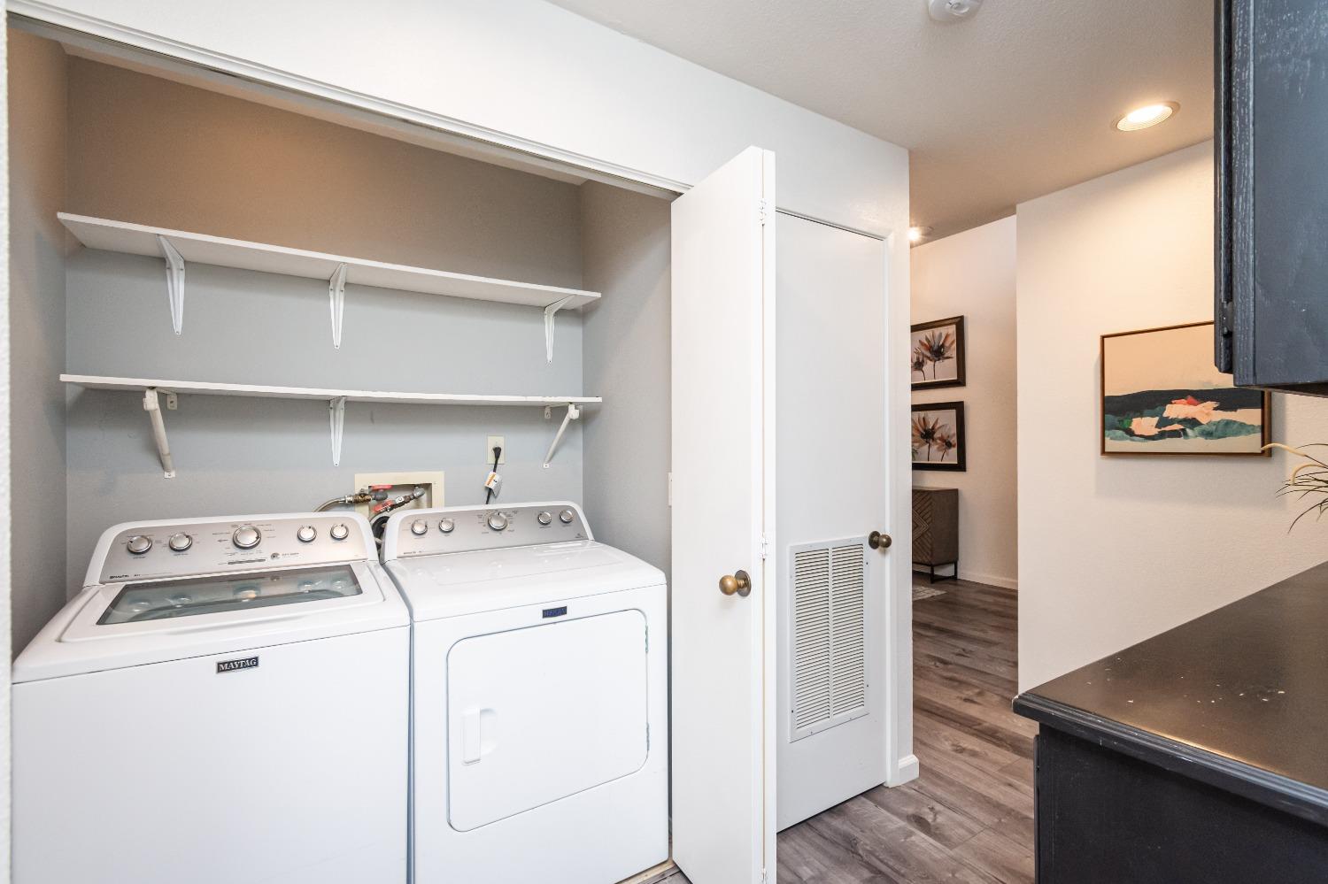 Detail Gallery Image 30 of 51 For 106 Hidden Lake Cir, Sacramento,  CA 95831 - 3 Beds | 2 Baths