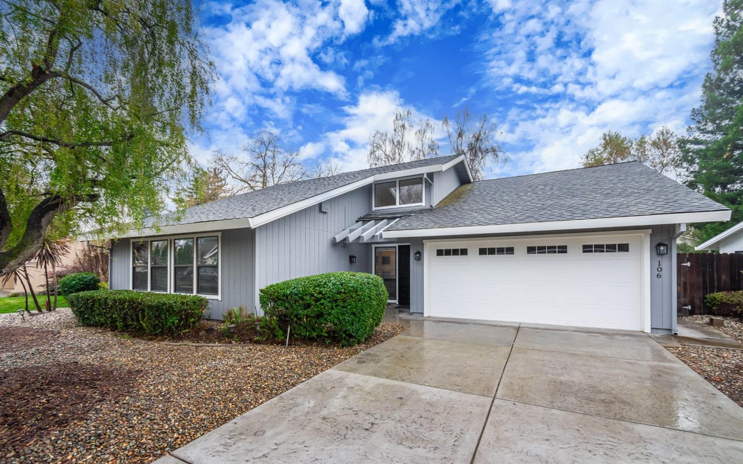 Detail Gallery Image 1 of 51 For 106 Hidden Lake Cir, Sacramento,  CA 95831 - 3 Beds | 2 Baths