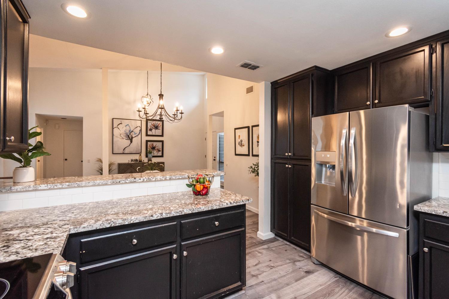 Detail Gallery Image 19 of 51 For 106 Hidden Lake Cir, Sacramento,  CA 95831 - 3 Beds | 2 Baths