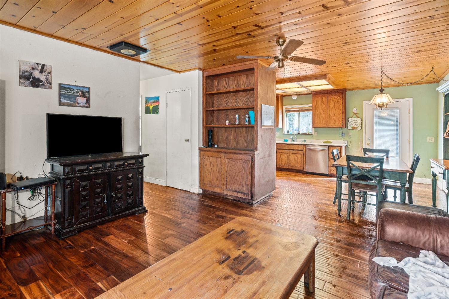 Detail Gallery Image 9 of 23 For 4800 Somerset Loop, Placerville,  CA 95667 - 3 Beds | 2 Baths