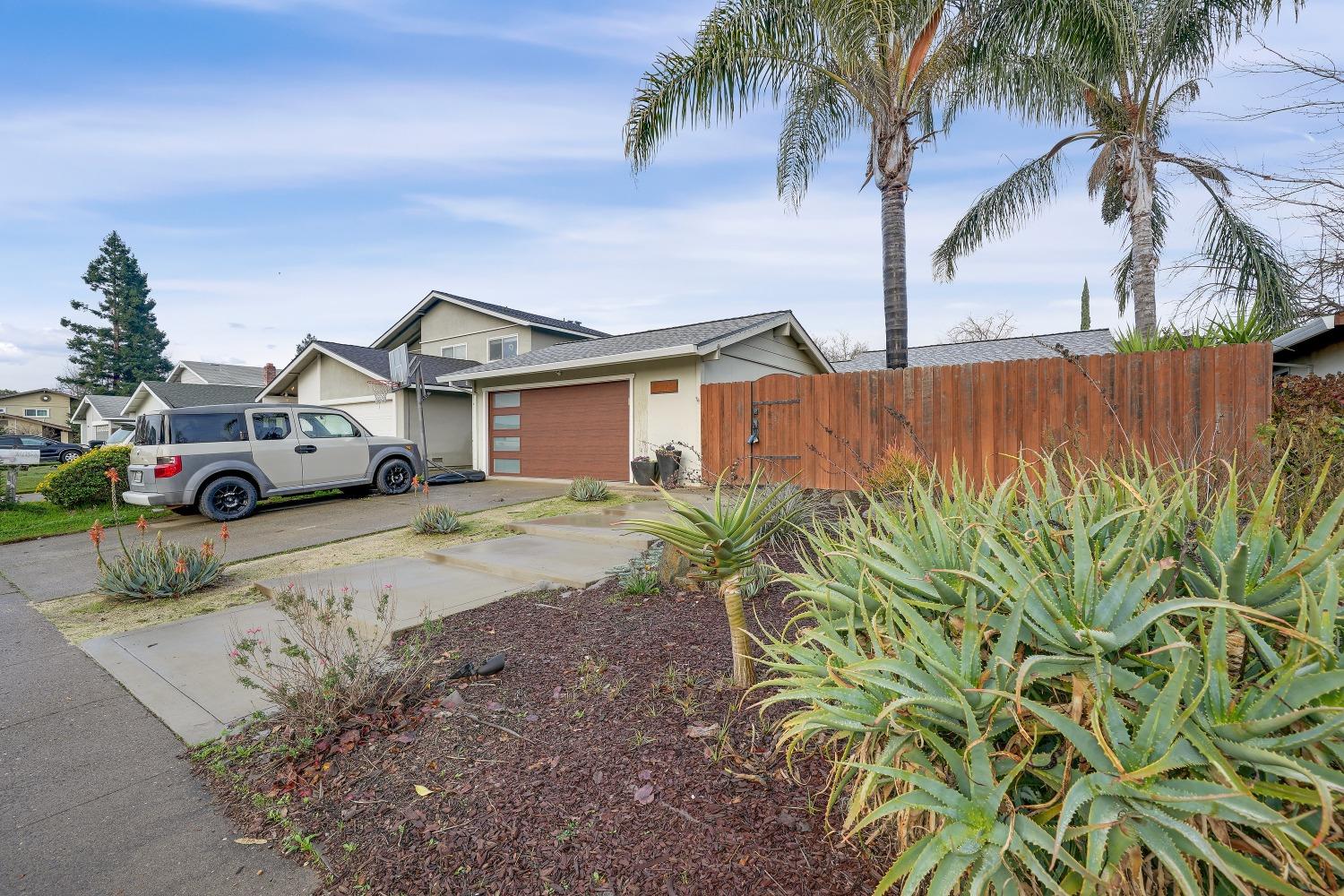 Detail Gallery Image 2 of 36 For 9479 Saint Louis Way, Sacramento,  CA 95827 - 3 Beds | 1/1 Baths