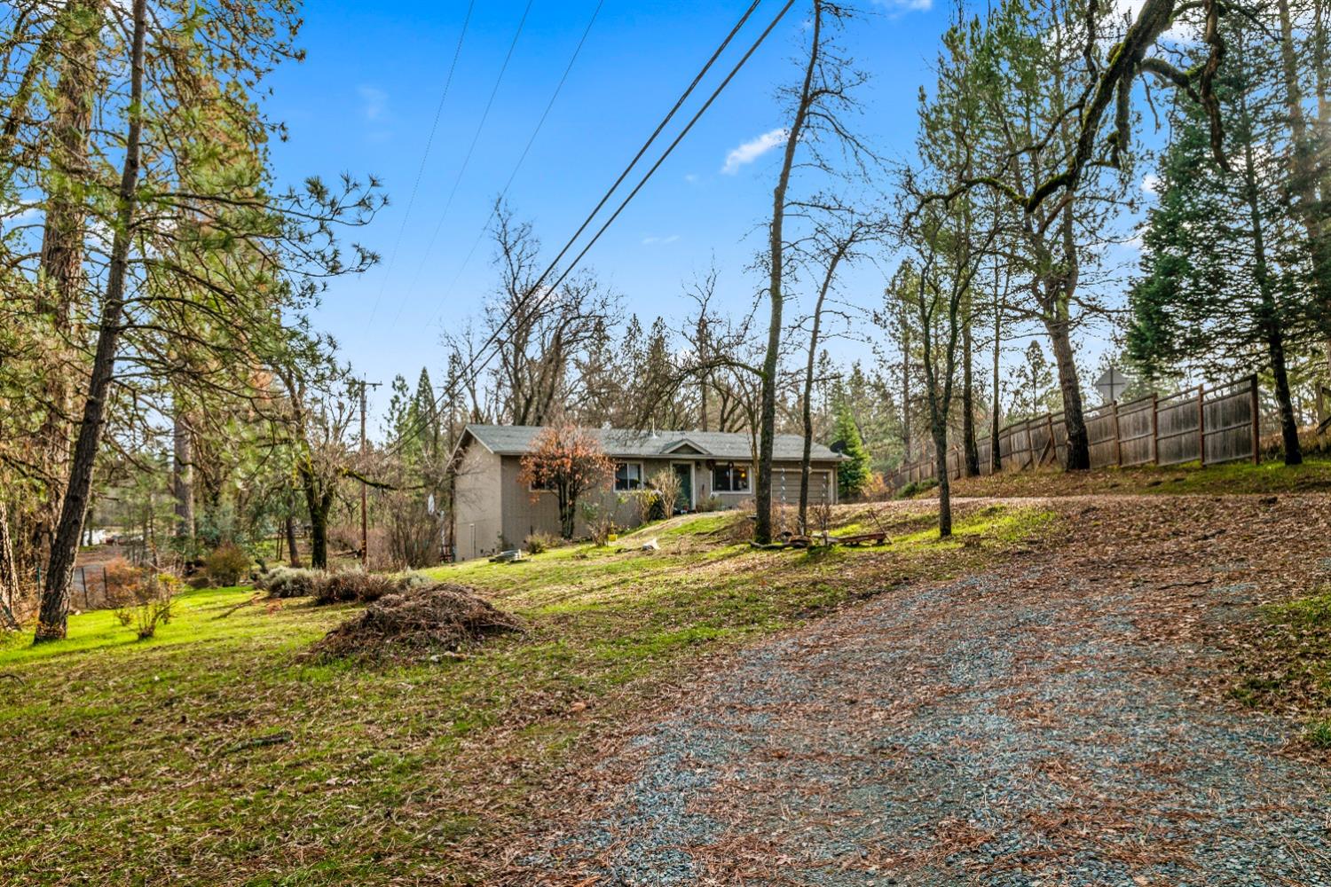 Detail Gallery Image 4 of 23 For 4800 Somerset Loop, Placerville,  CA 95667 - 3 Beds | 2 Baths